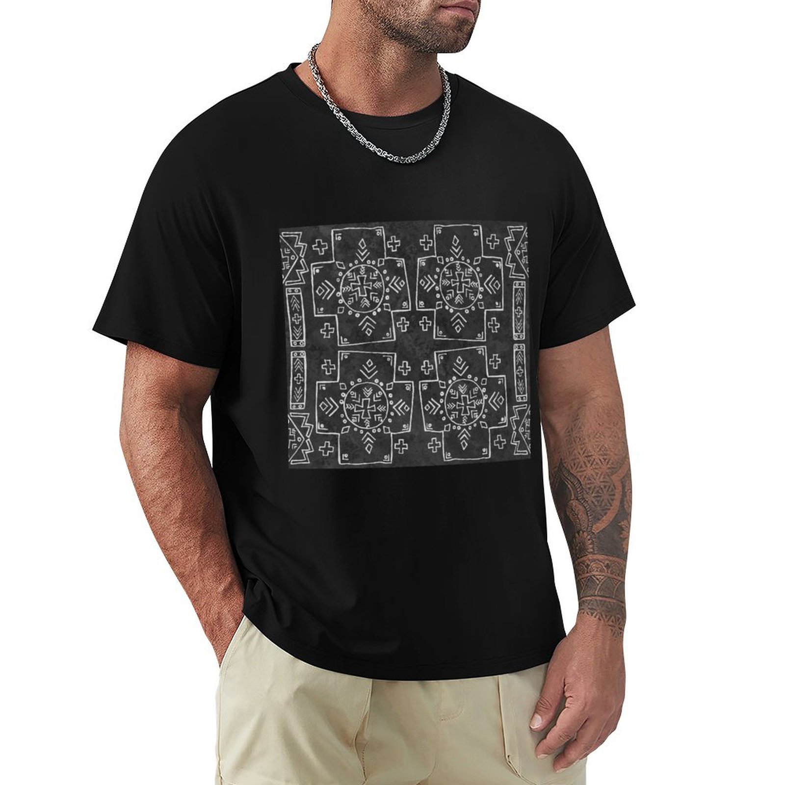Mudcloth Print Top - เสื้อยืดแขนสั้นสีดำลายผ้าโคลนชนเผ่ามาลี พร้อมลายกากบาทและสัญลักษณ์