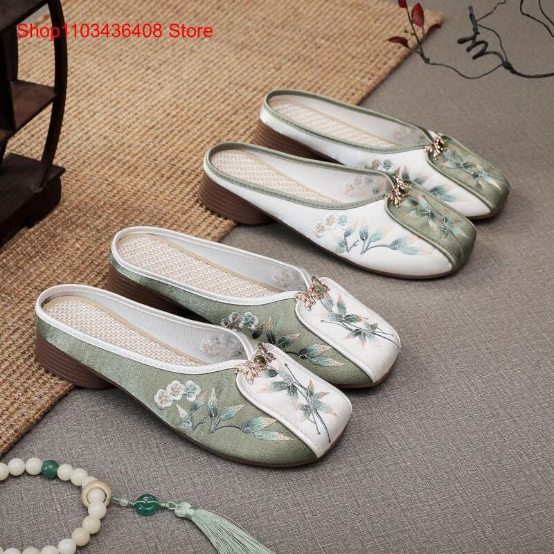 Ethnic Fashion Style - รองเท้าแตะปักลายใหม่สำหรับใส่ในบ้าน รองเท้าผ้าสำหรับผู้หญิง สไตล์แฟชั่นพื้นเมืองและลายปักแบบชาติพันธุ์