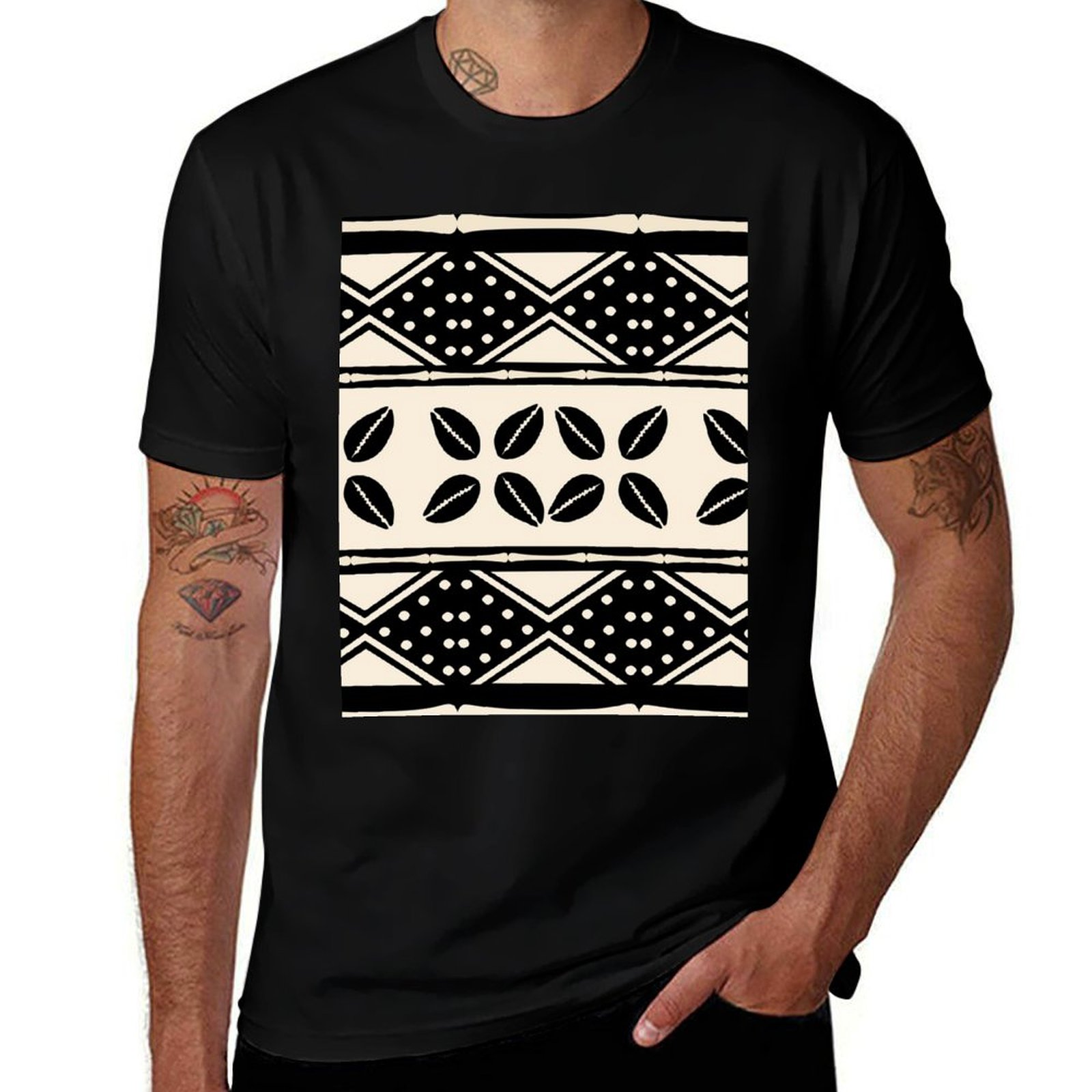 Mudcloth Print Top - เสื้อยืดลายผ้าโคลนแอฟริกันแบบนามธรรม เสื้อยืดใส่ทำงานสบายๆ
