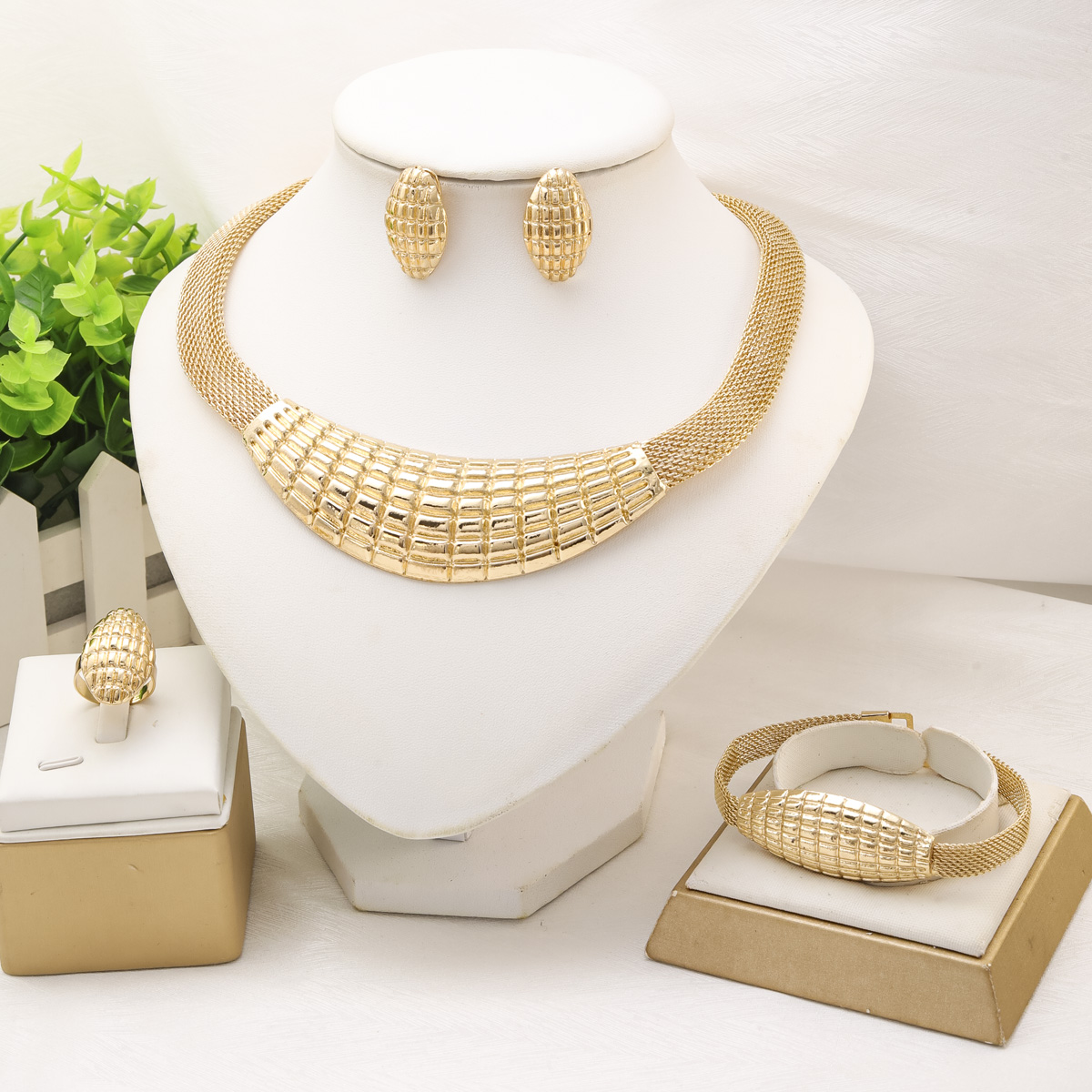 Ethnic Fashion Trends 2025 - แฟชั่นชุดเครื่องประดับสําหรับผู้หญิงสร้อยคอChoker 18K Gold Plated Luxury Designเจ้าสาวงานแต่งงานสร้อยข้อมือแหวนต่างหูแนวโน้ม
