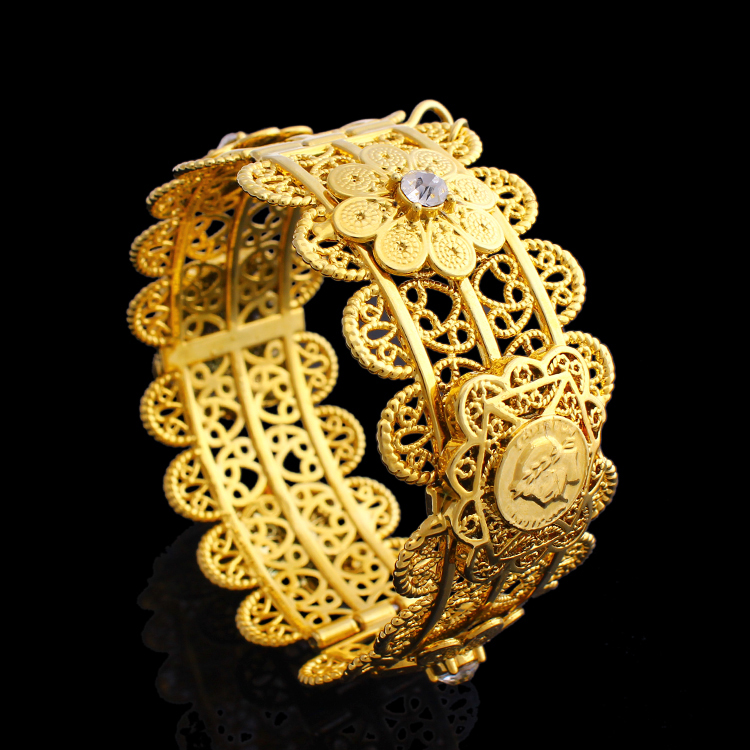 ผู้หญิงหรูหรากําไลข้อมือขนาดให - Ethnic Fashion In Dubai บทวิจารณ์และราคา